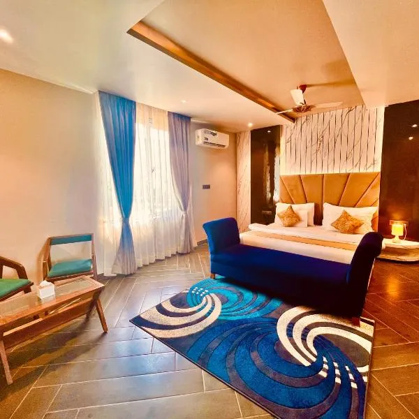 Hotel 777 Pushkar - with best mountain view ! swimming pool ! big parking ! lawn with bonfire ! lavish & luxury AC rooms ! top rated ! best selling ! prime location ! property of the year !，位于布什格尔的酒店