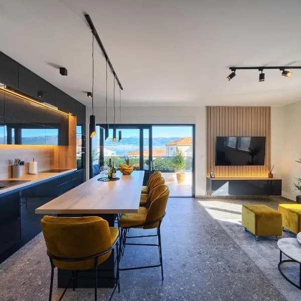 Koleus Apartment - Sea View & Pool，位于斯拉汀的酒店