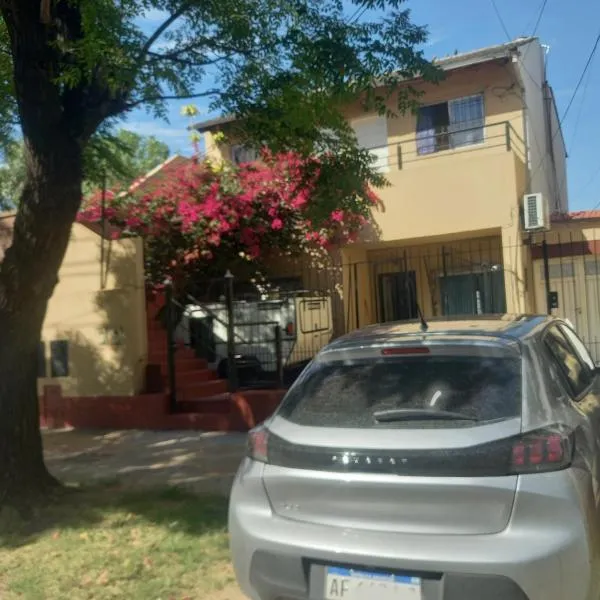 Alojamiento temporario 1，位于Villa Sarmiento的酒店