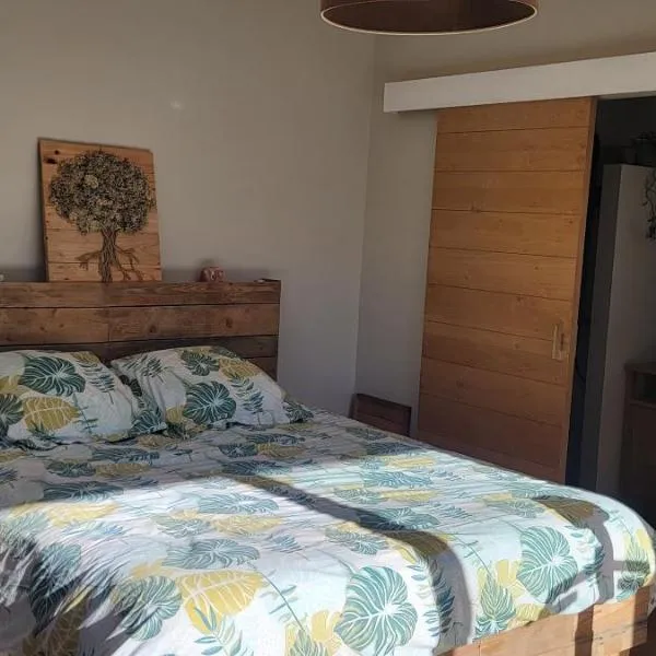 Chambres d hôtes les Romarins，位于Cantaron的酒店