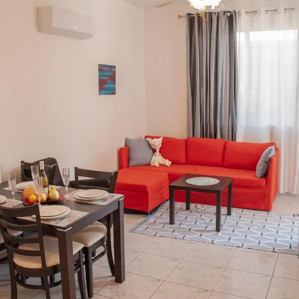 Cozy 1 bedroom apartment in walking distance to the municipal beach，位于帕福斯的酒店