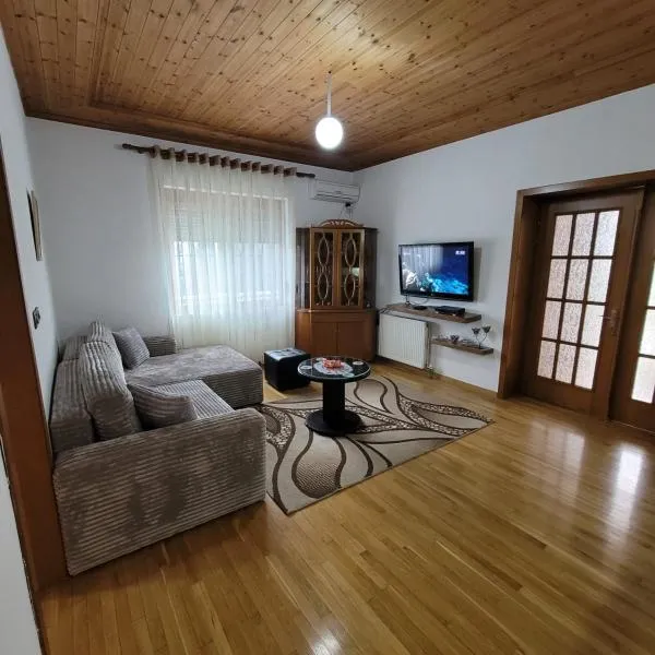 Jona Guest house，位于吉诺卡斯特的酒店
