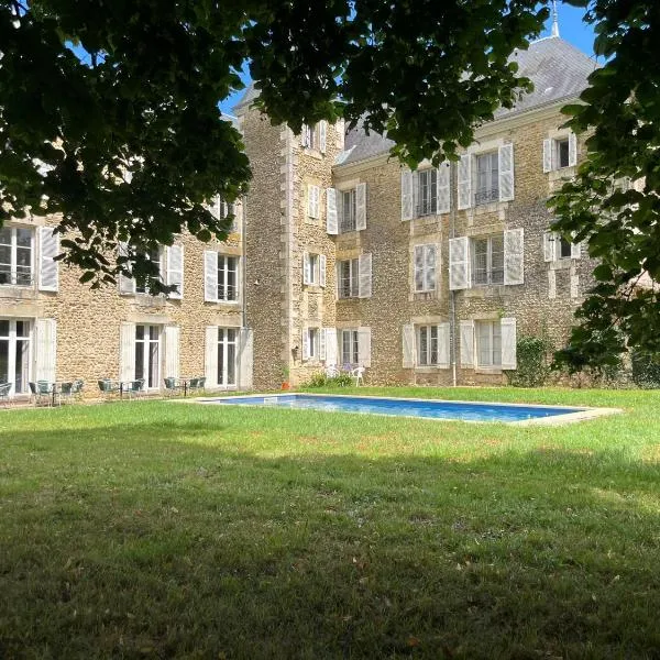 Château de La Grange，位于Celle-Lévescault的酒店