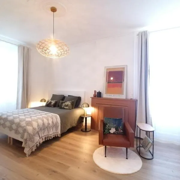 2 chambres à 13km du Puy dufou，位于Saint-Amand-sur-Sèvre的酒店