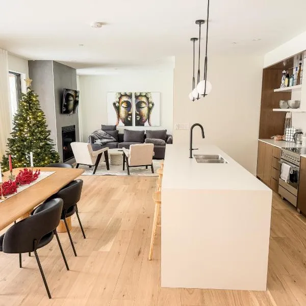 Ostrya Luxury Condo, Steps from the Slopes!，位于蒙特朗布朗的酒店