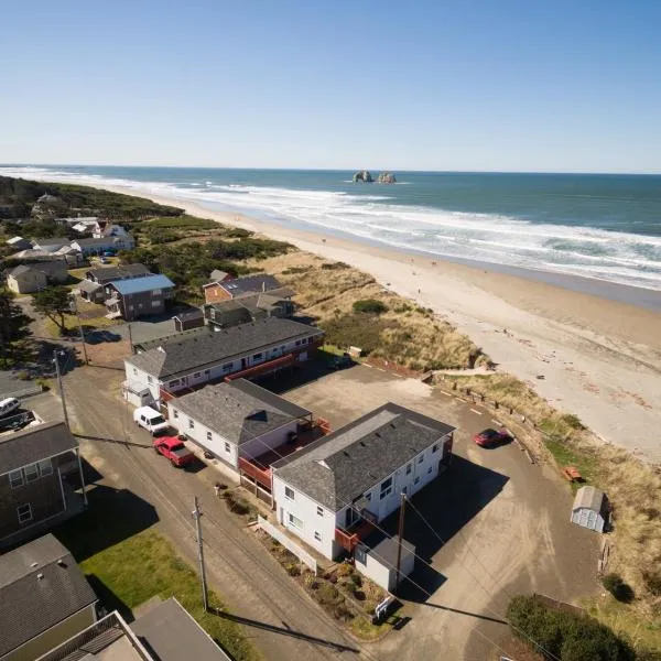 Getaway Oceanfront Lodging，位于洛克威海滩的酒店
