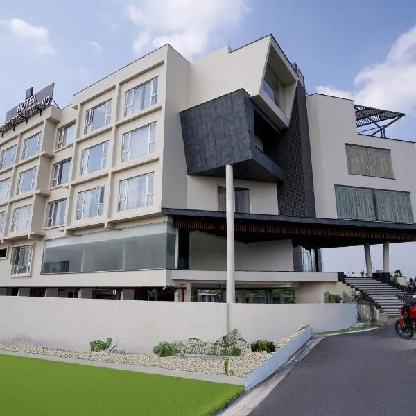 Hotel Sastha Grand，位于Arcot的酒店
