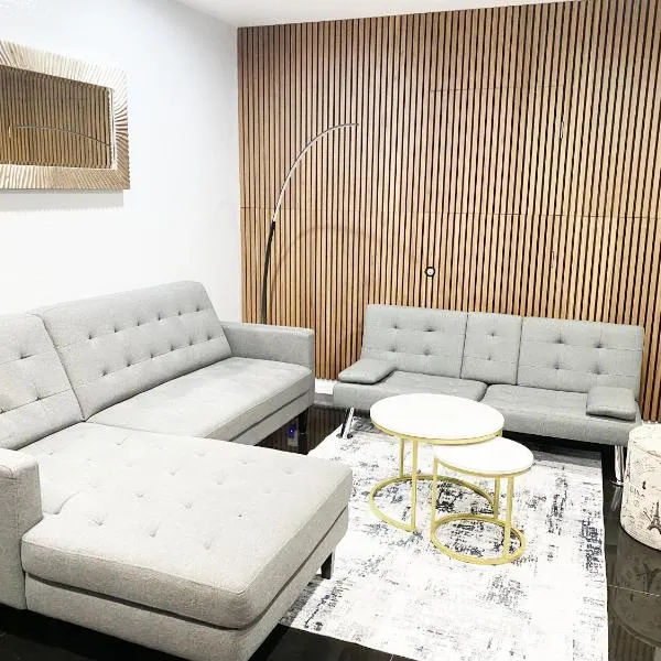 Victorian Retreat 2Bed, 1Bath, Parking, Game Room，位于奥克兰的酒店