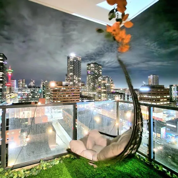 Luxurious Downtown condo with spectacular views，位于卡尔加里的酒店