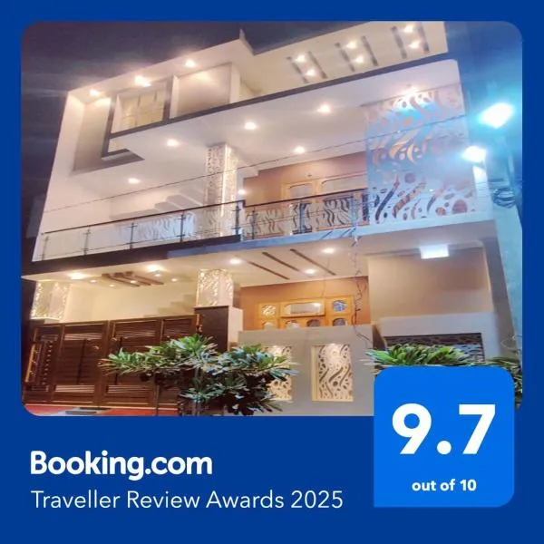Blessing's Home Stay 5 Bedrooms Luxury Villa Exquisite 5 Bedroom Villa Ideal Family Home Stay with Spacious Living，位于勒克瑙的酒店