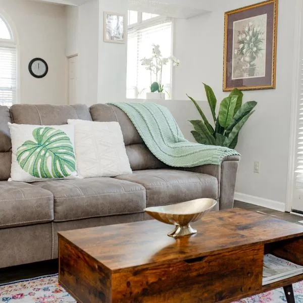 Kids Friendly Ranch,Jaccuzzi Tub,Walk to Food Lion,Keurig Machine,Crib,5G internet，位于卡瑞的酒店