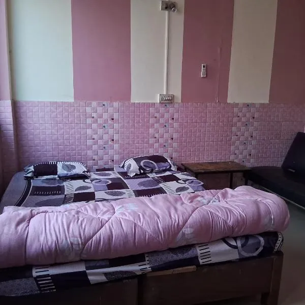 Hotel Shah Paradise，位于Bīrganj的酒店