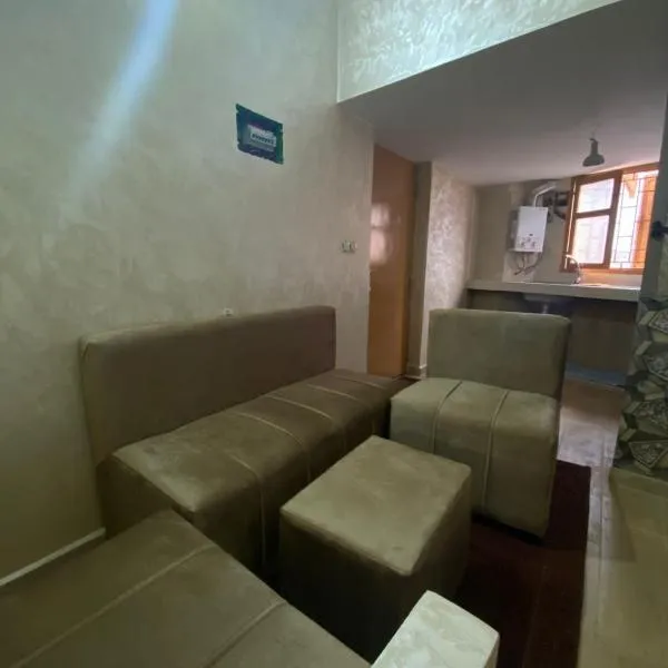 Entire studio close to Sale, Marina, beach and transportation，位于塞拉的酒店