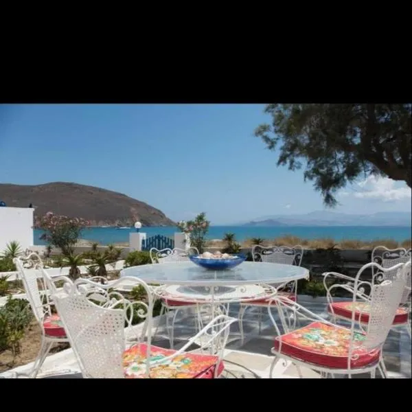Lovely House Infront Of The Beach In Molos，位于莫罗斯帕罗的酒店