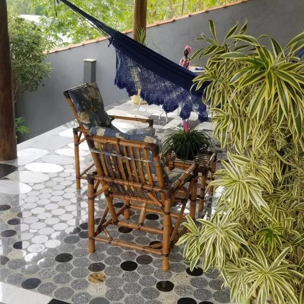 Raízes e Horizontes Hostel,位于莫伦加巴的酒店