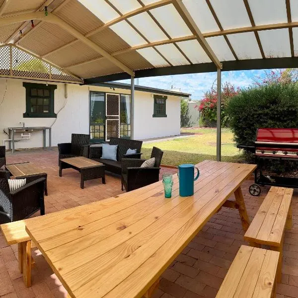 Wild Hearts Cottage，位于沃拉鲁的酒店