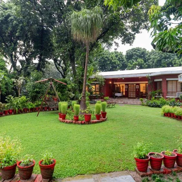 SaffronStays Doon Garden Villa - near The Doon School，位于德拉敦的酒店