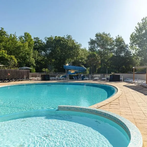 Camping Clos Cottet，位于Angles的酒店