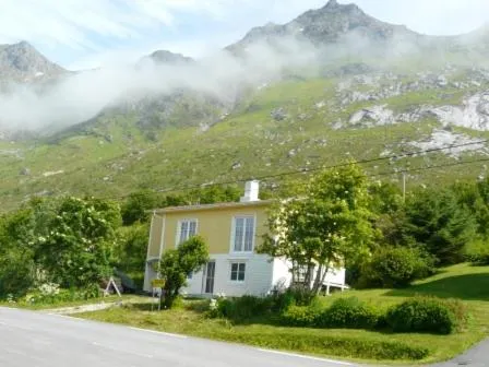 Lofotenhaus direkt am Skjelfjord，位于Skjelfjord的酒店
