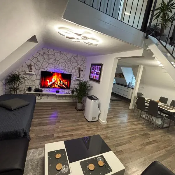 Moderne deluxe 3-Zi Eigentums- Maisonette-Wohnung IBM Bertrandt Mercedes，位于Ehningen的酒店