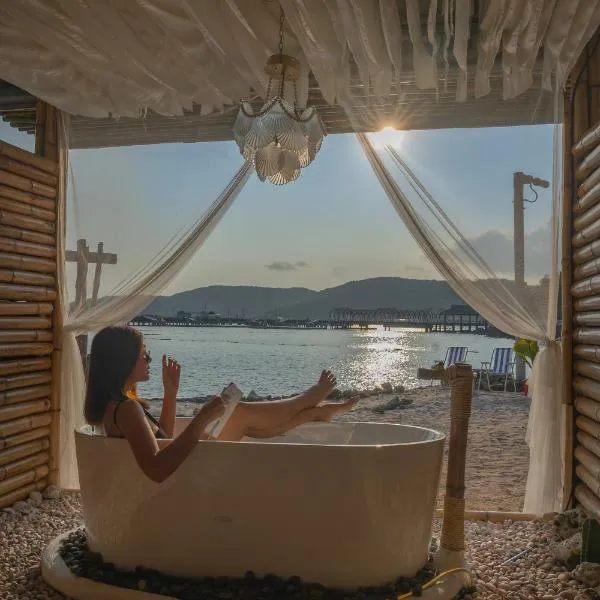 Bamboo Beachfront Koh Larn，位于Ko Sak的酒店