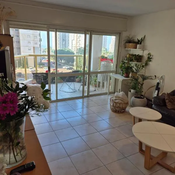 Great Rental near Poleg Beach，位于内坦亚的酒店