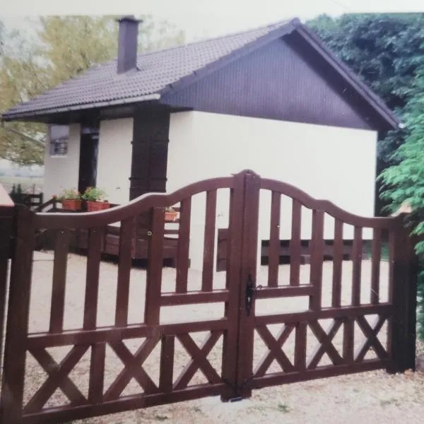 Chalet "chez Sara" au bord du canal，位于Pagny-la-Ville的酒店
