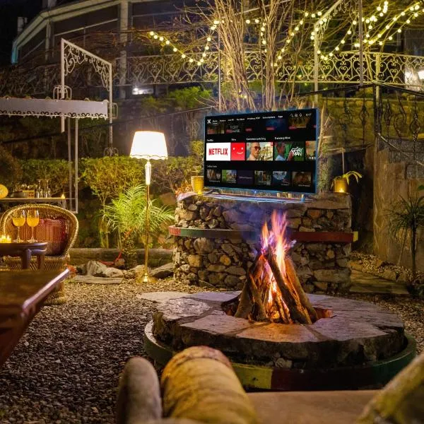 ELIVAAS Zephyr - Luxury cottages near Kempty Falls，位于穆索里的酒店