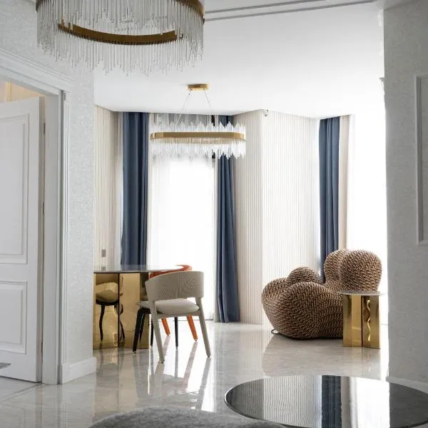 Design Hotel "Mamu Apartment" with kitchen and mountain views，位于巴统的酒店