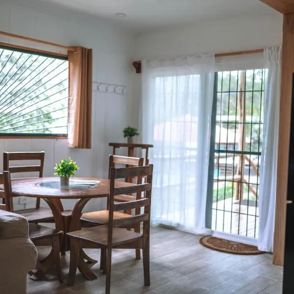 Casa Jaguar - Beach Walk Bungalows，位于Río Sequito的酒店
