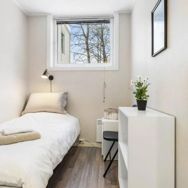 1-roms leiligheter med felles bad, stue og kjøkken，位于斯泰恩谢尔的酒店