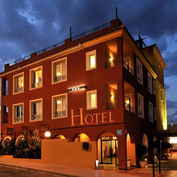 中庭酒店，位于马萨龙港的酒店