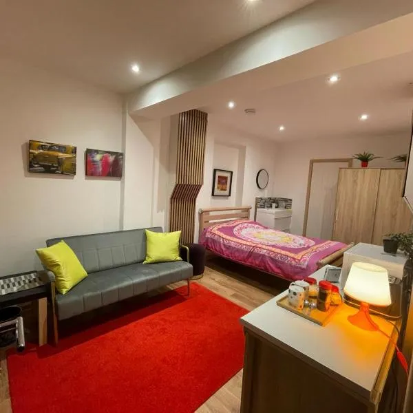 Cozy En-Suite Room with Free Parking Included，位于布莱顿霍夫的酒店