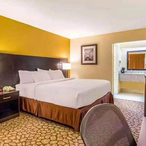 Ramada by Wyndham Santee I-95，位于桑蒂的酒店