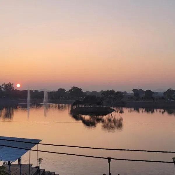 Hotel Lakeside，位于克久拉霍的酒店