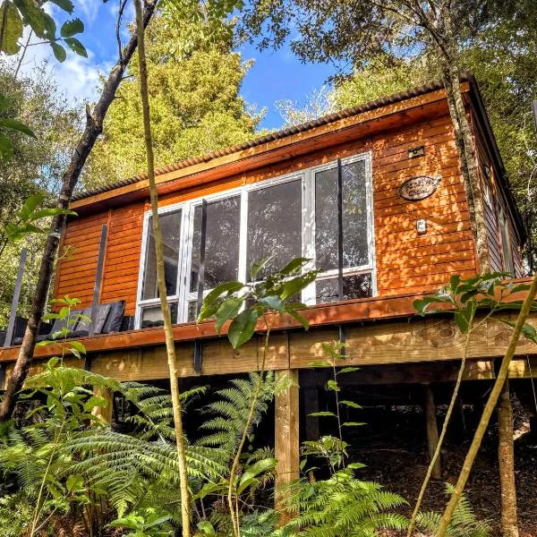 Fantail Bush Chalet，位于Parakakau的酒店