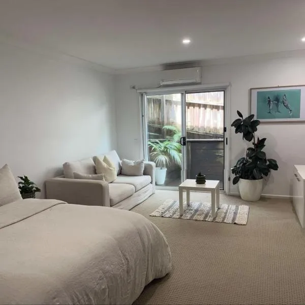 Cozy Studio with Private Entrance & Ensuite，位于杰林冈的酒店
