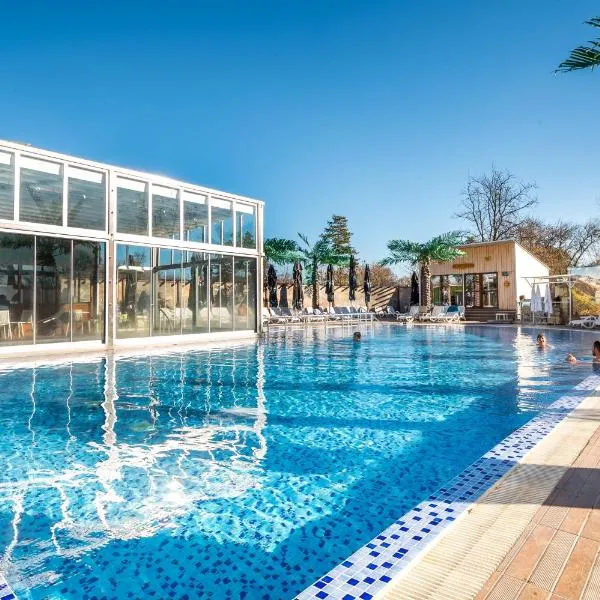 Hotel Royal Bath，位于巴尼亚的酒店