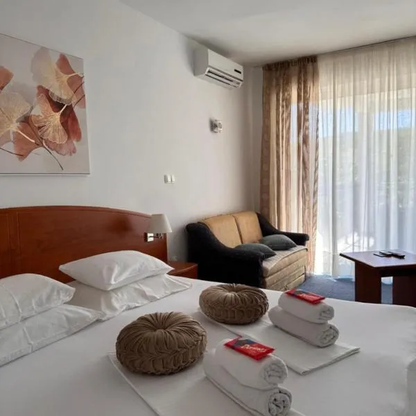 ''ROOM 6'' - breakfast included，位于坎普尔的酒店