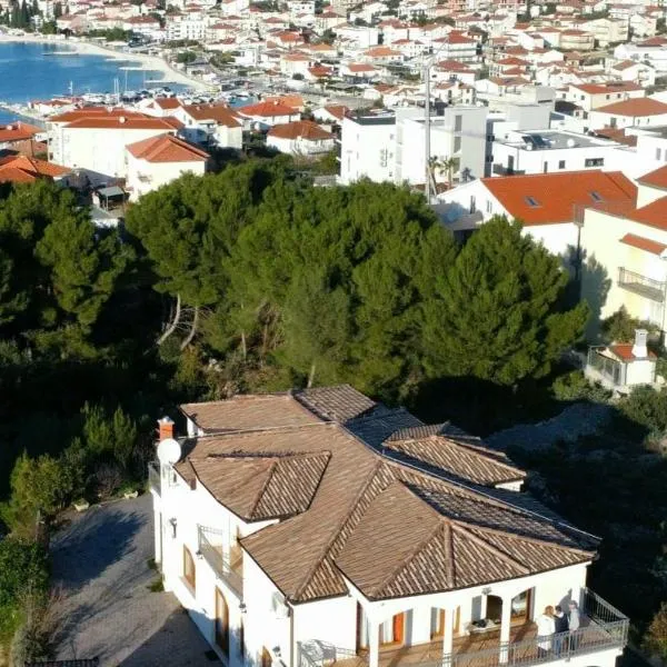 New Villa Dubai - Okrug Gornji,Trogir, Hrvatska，位于特罗吉尔的酒店
