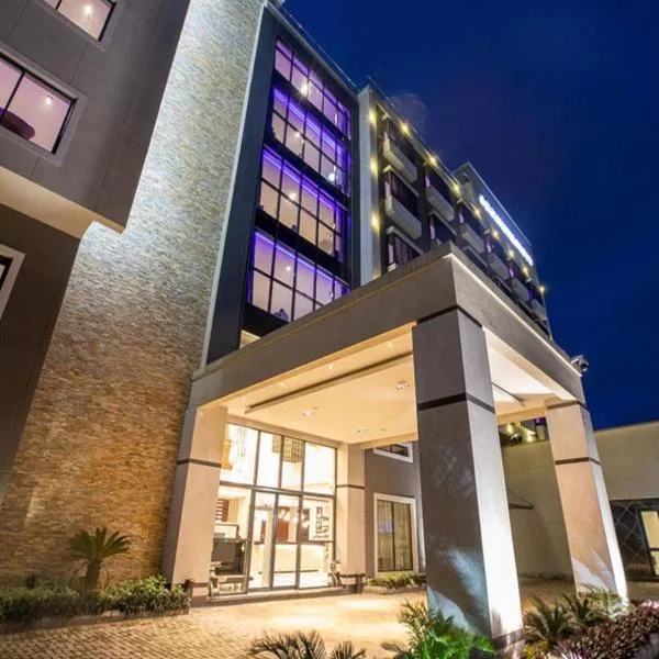 Tripod By Pedestal Hotel，位于奥韦里的酒店