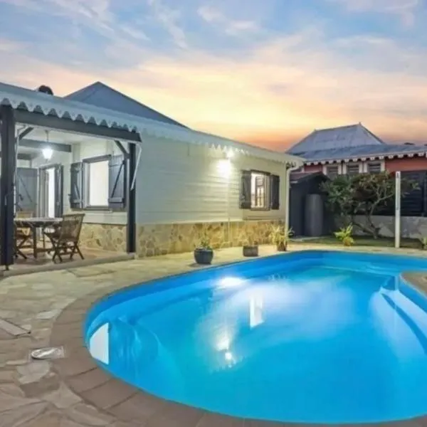 Villa spacieuse avec piscine à Saint-Pierre，位于Saint-Pierre的酒店