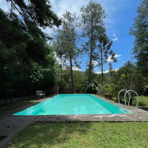 Madreselva Hostel，位于亚拉的酒店