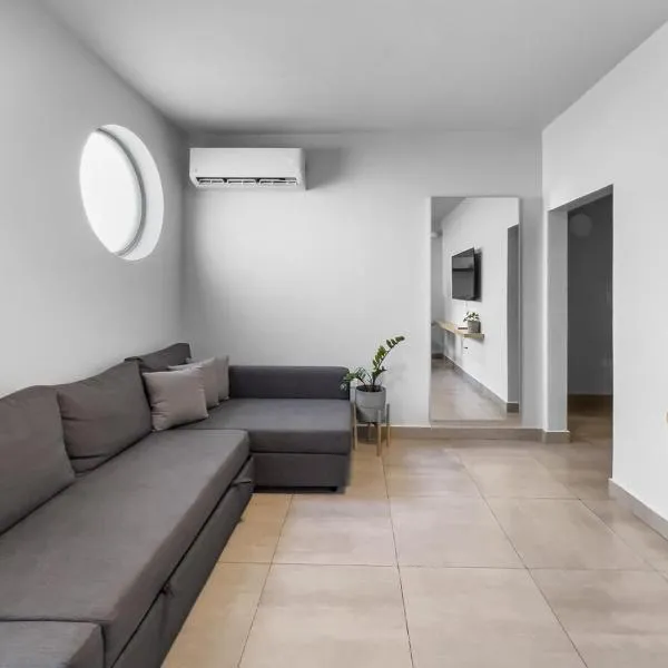 Aquabella 2 Ocean Breeze Getaway in Isla Verde，位于圣胡安的酒店