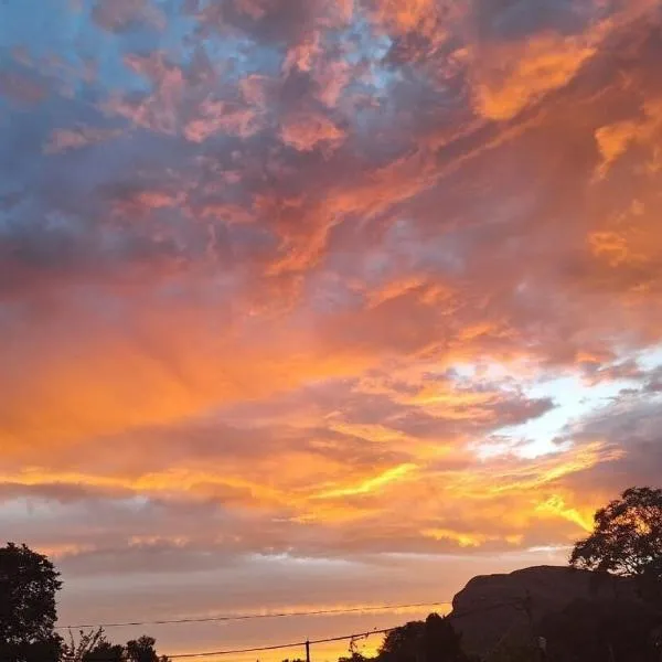 Sunset Inn - Spacious House in Harties，位于哈特比斯普特的酒店