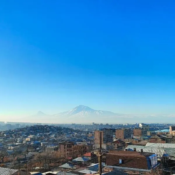 Noah's sunlight villa hostel，位于埃里温的酒店