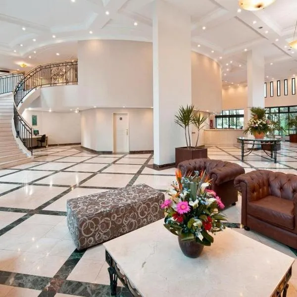 Pinheiros Flat Delux em hotel 4 star，位于圣保罗的酒店