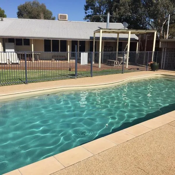 Carinya Caravan Park，位于Downside的酒店