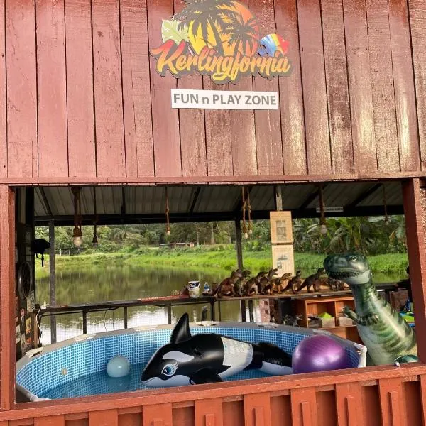 Kerlingfornia Pond View Homestay，位于Kerling的酒店