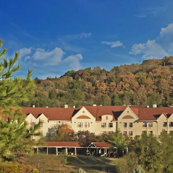 Branson Hillside Hotel，位于布兰森的酒店
